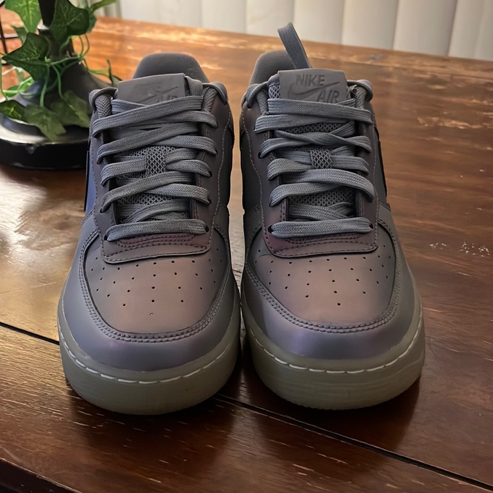 Nike AIR FORCE 1 Low '07 RARE Iridescent 5Y
Color Changing Chameleon